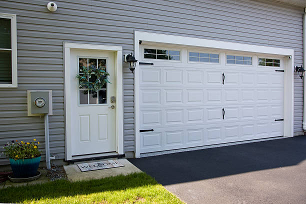 24/7 Emergency Garage Door Panel Replacement experts in Brady, TX